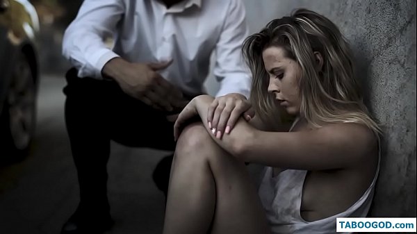 Amabali eKinky: intombazana ekwishumi elivisayo engenakhaya